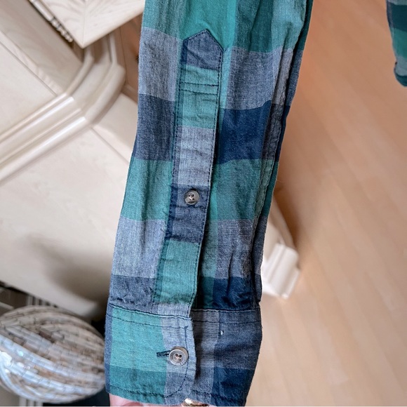 Hollister Plaid Poplin Long Sleeve Button Down Shirt - Picture 6 of 14